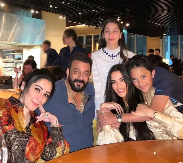 family picture of sanjay dutt