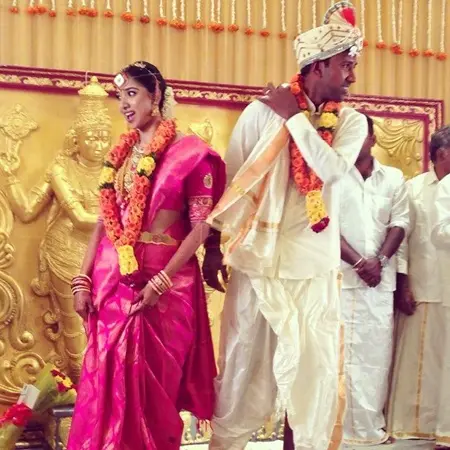 wedding picture of lakshmipathy balaji and priya thalur