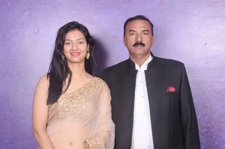 khushboo patani with father jagdish singh patani